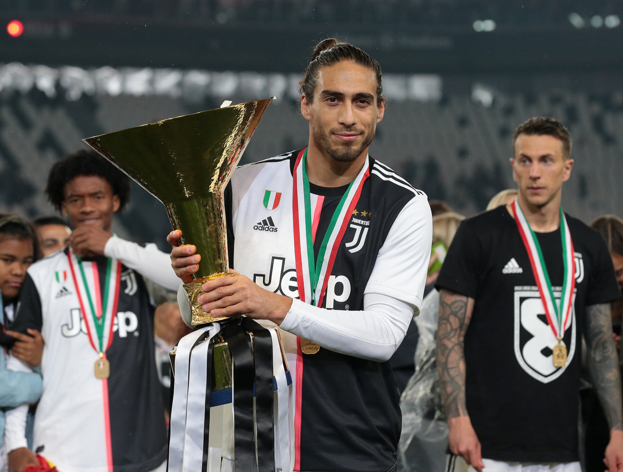 森保一二期日本队征召过88名球员，本次无缘名单61人中30人留洋