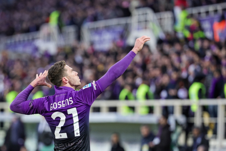 一直被抓掩护！杨瀚森半场仅2分2板2助 出现5次失误+3犯规